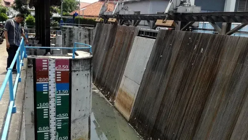 Jakarta Hujan Deras Pintu Air Angke Hulu Siaga 1 Ratusan Rt Tergenang