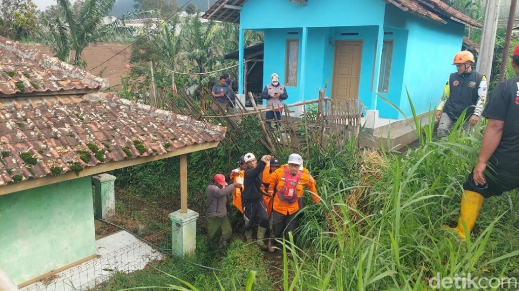 Update Longsor Cisarua Dvi Terima 16 Jenazah 7 Korban Teridentifikasi