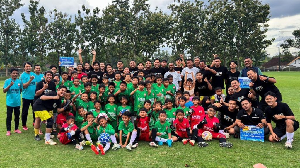 Gandeng 2 Legenda Sepakbola Indonesia Sjfc Bikin Coaching Clinic