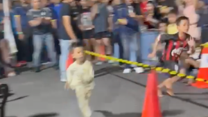 Polda Riau Gelar Lomba Lari Malam Bocil Ikut Ngebut Di Pekanbaru