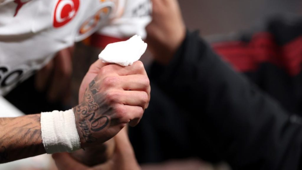 Jari Noa Lang Nyaris Putus Di Anfield Galatasaray Protes Ke Uefa