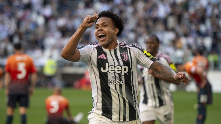 Juventus Vs Genoa Bianconeri Menang 2 0