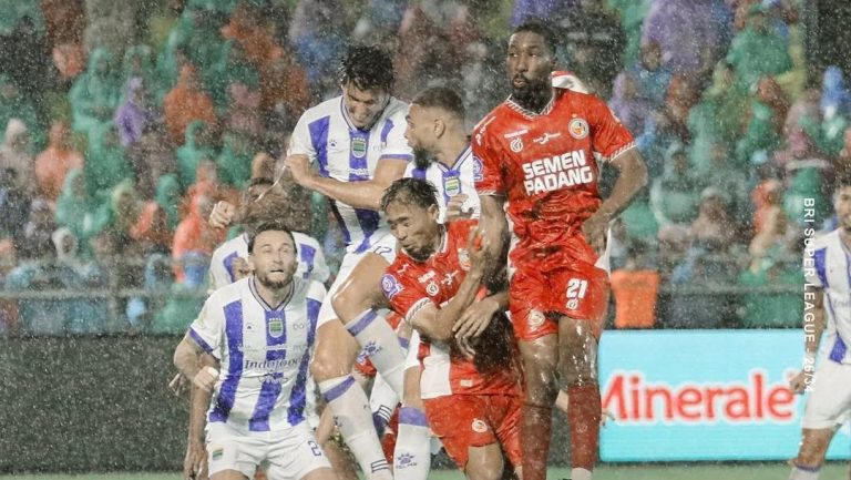 Klasemen Super League Persib Di Puncak Persija Makin Tertinggal