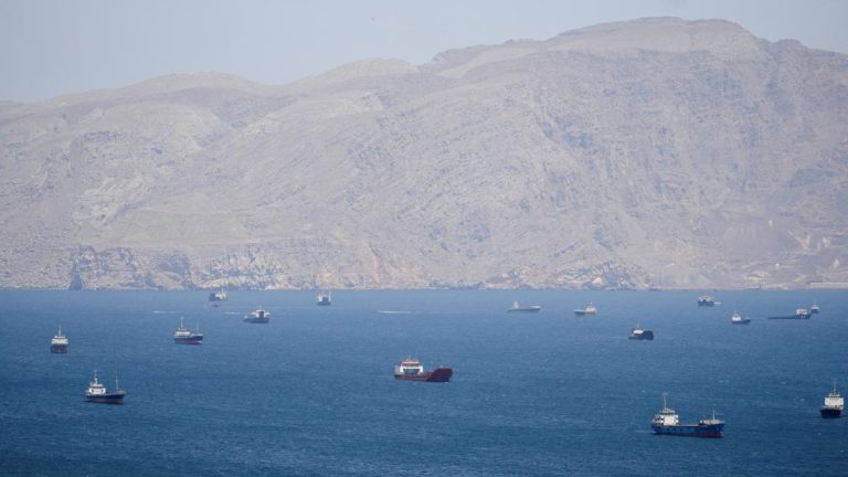 Iran Izinkan Kapal China Lewati Selat Hormuz Sejak Rabu Malam