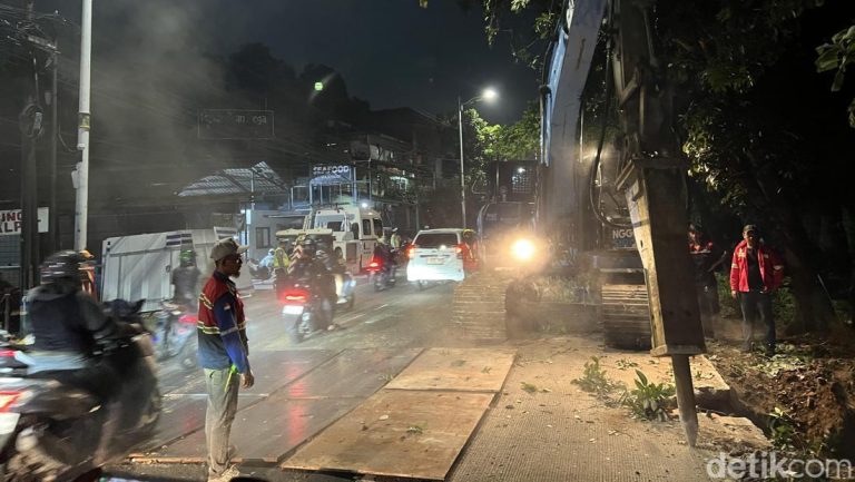 Lajur Kanan Jalan Amblas Lenteng Agung Arah Depok Dibongkar Perbaikan Dikebut
