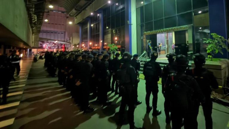 Puluhan Brimob Jaga Ketat Gedung Hayam Wuruk Jakarta Ada Apa