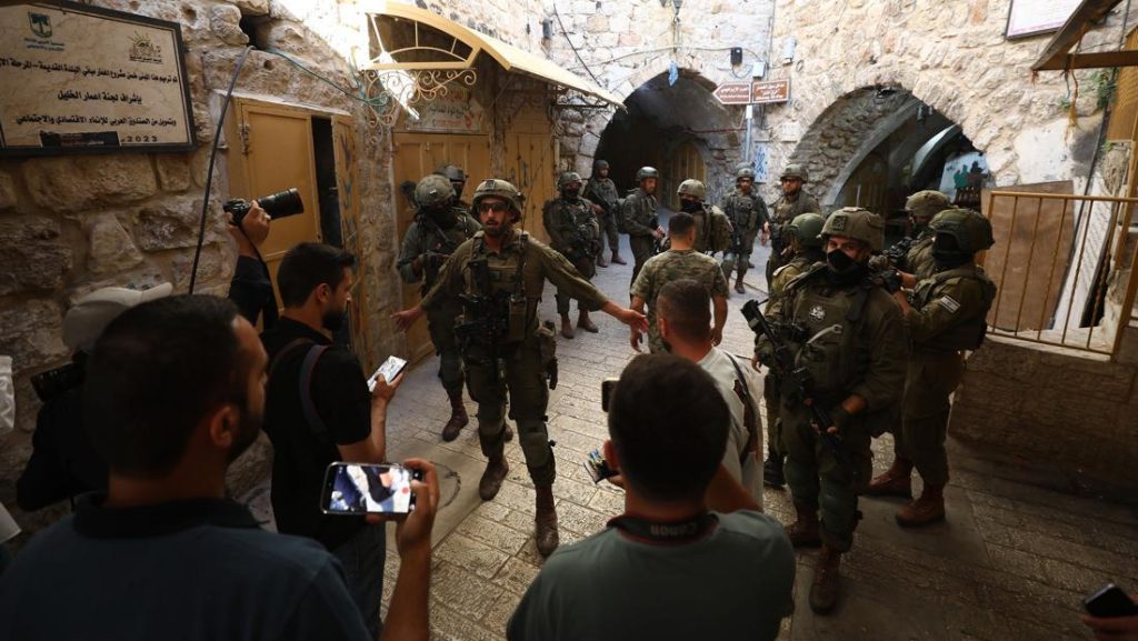 Pasukan Israel Batasi Akses Di Hebron Saat Pemukim Masuki Kota Tua